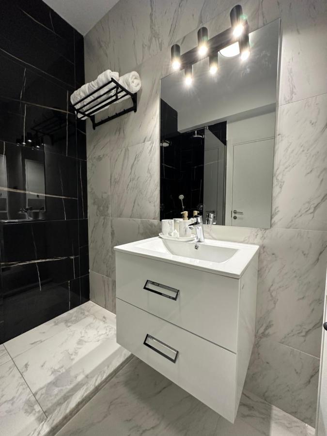 Studio303 By Allegio: Mamaia'S Seaside Luxury Near Finest Clubs & Beaches Exterior photo