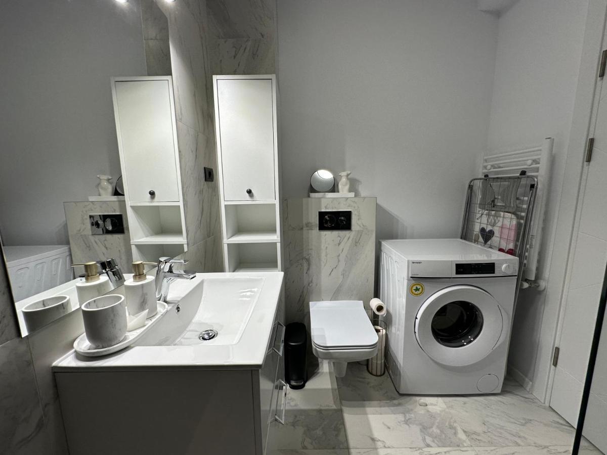 Studio303 By Allegio: Mamaia'S Seaside Luxury Near Finest Clubs & Beaches Exterior photo