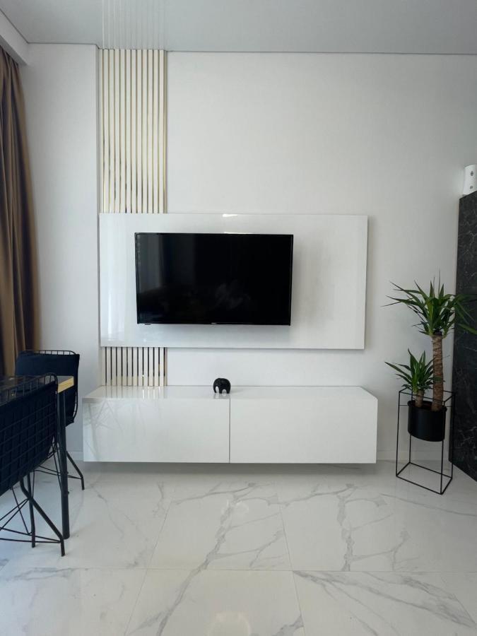 Studio303 By Allegio: Mamaia'S Seaside Luxury Near Finest Clubs & Beaches Exterior photo